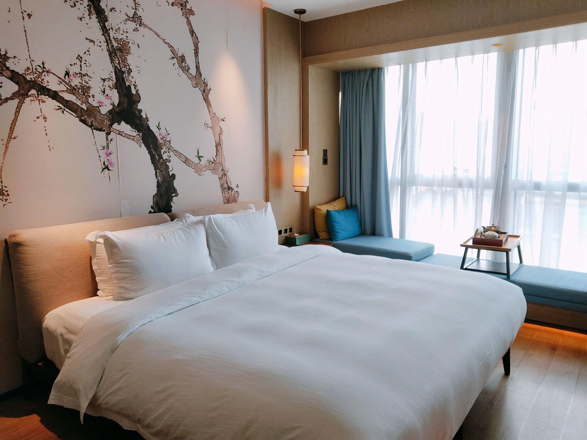 Howard Johnson Riverview Hotel Guangzhou Exterior photo